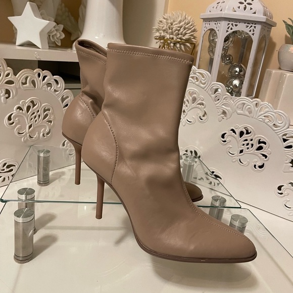 Zara soft leather boots with 4 inches pencils heels. - Picture 11 of 13